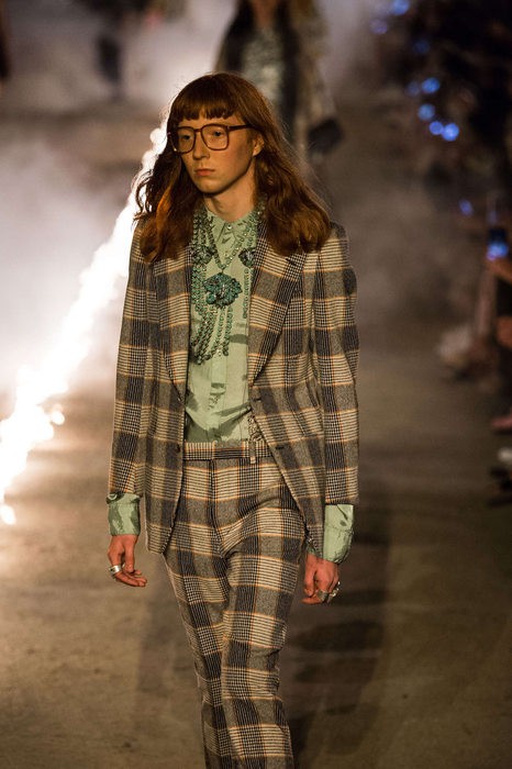 Gucci Cruise 2019: Khi phong cách cổ điển được làm sống lại... - Ảnh 13.