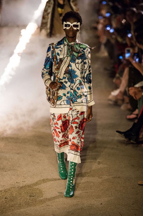 Gucci Cruise 2019: Khi phong cách cổ điển được làm sống lại... - Ảnh 11.