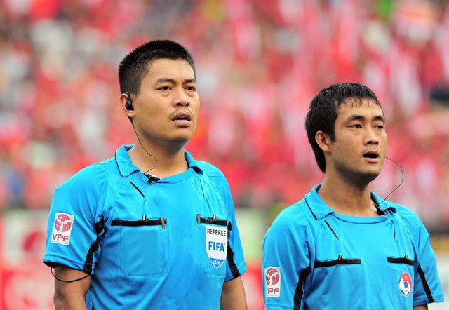 Trọng tài cấp FIFA dũng cảm bắt trận Hà Nội - HA Gia Lai - Ảnh 1.