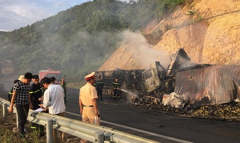 Tai nạn trên đèo Mang Yang (Gia Lai), 3 người thiệt mạng - Ảnh 4. Tai nạn trên đèo Mang Yang (Gia Lai), 3 người thiệt mạng - Ảnh 4.