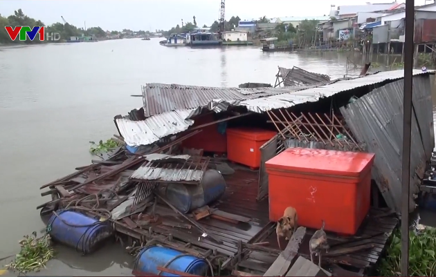 An Giang: Sà lan đâm sập 5 nhà dân rồi bỏ chạy - Ảnh 3.