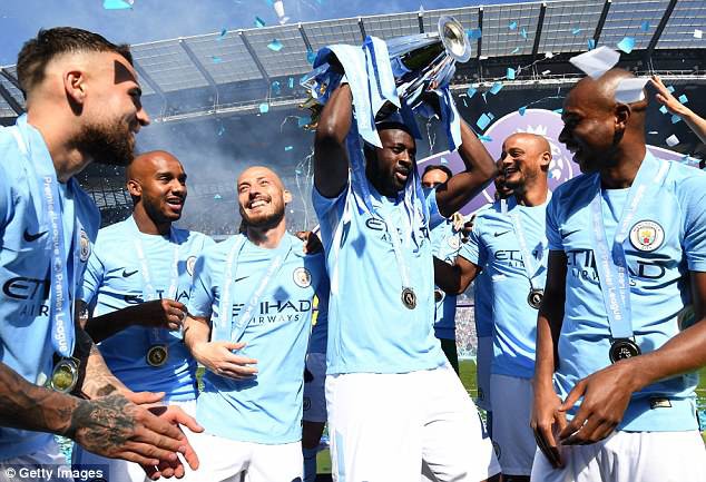 500 anh em Man City quẩy tưng bừng trong đại tiệc mừng công - Ảnh 5.