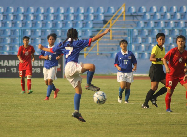 Bảng A U16 nữ ĐNA 2018: Đánh bại Malaysia, U16 nữ Việt Nam bước vào bán kết - Ảnh 5.