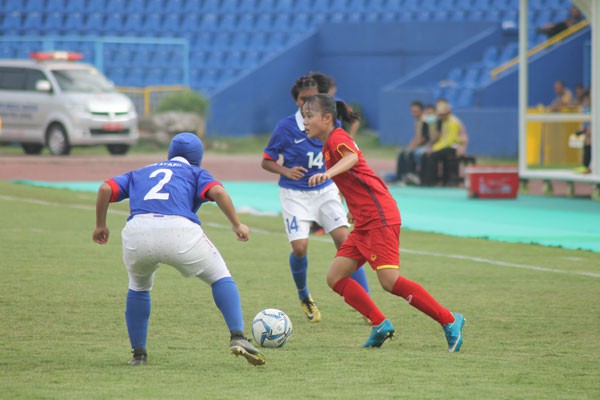 Bảng A U16 nữ ĐNA 2018: Đánh bại Malaysia, U16 nữ Việt Nam bước vào bán kết - Ảnh 4.