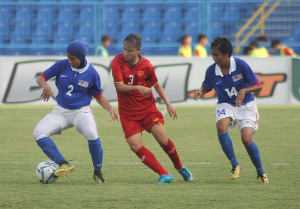 Bảng A U16 nữ ĐNA 2018: Đánh bại Malaysia, U16 nữ Việt Nam bước vào bán kết - Ảnh 3.