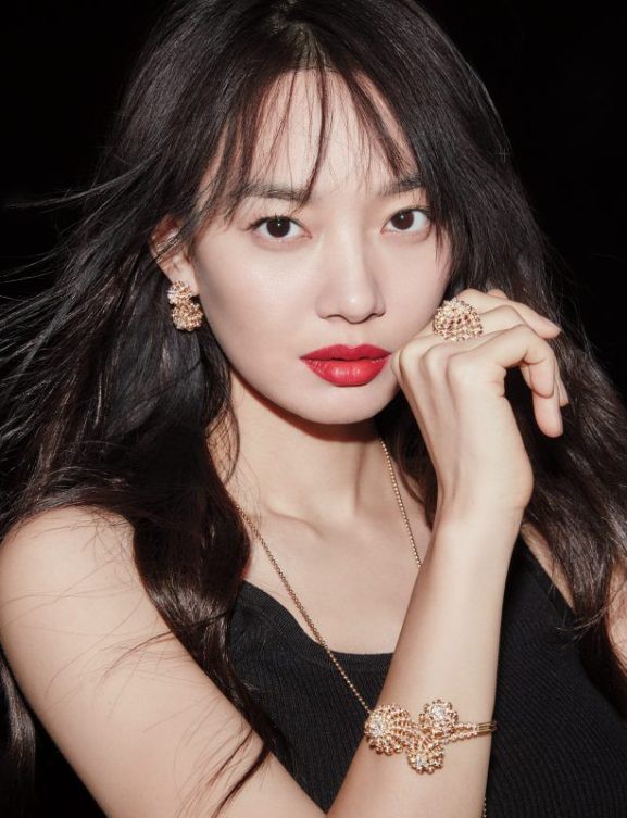 Shin Min Ah đầy quyến rũ với sắc son đỏ - Ảnh 4.