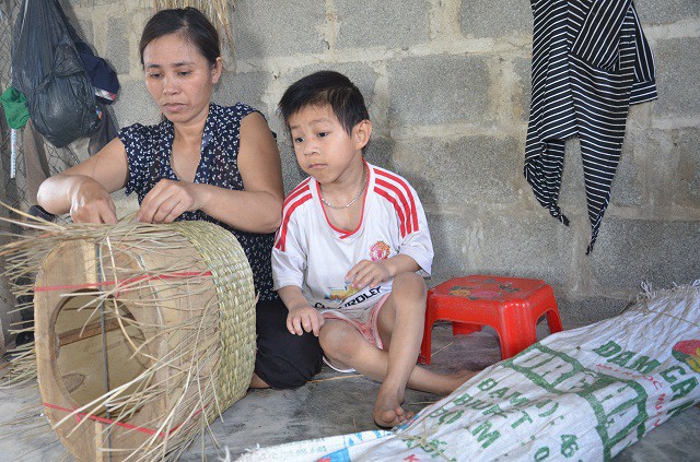 Gia cảnh khốn cùng của bé 9 tuổi, mắc đa dị tật bẩm sinh - Ảnh 10.