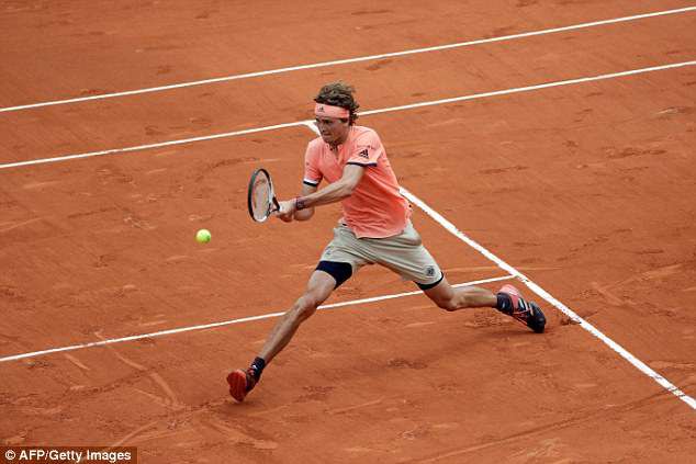 A.Zverev chật vật vượt qua Dzumhur để giành quyền vào vòng 4 - Ảnh 1.