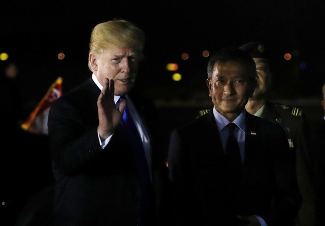 Tổng thống Donald Trump đến Singapore 36 tiếng trước cuộc gặp thượng đỉnh Mỹ-Triều - Ảnh 1. Tổng thống Donald Trump đến Singapore 36 tiếng trước cuộc gặp thượng đỉnh Mỹ-Triều - Ảnh 1.