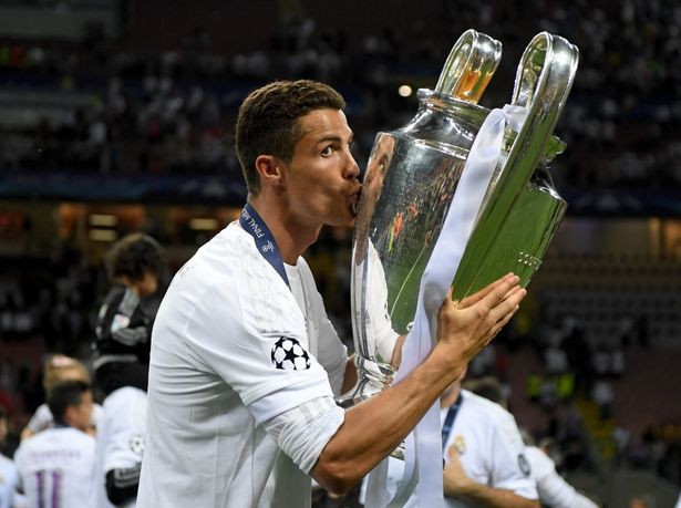 Ronaldo nổi giận sau lời đề nghị của Real Madrid - Ảnh 1.