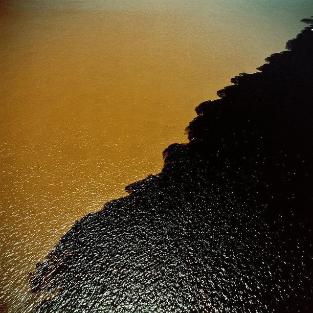 Nơi hai biển gặp nhau nhưng d&ograve;ng nước t&aacute;ch đ&ocirc;i kh&ocirc;ng h&ograve;a trộn - Ảnh 4.