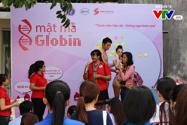 Giới trẻ tò mò vây quanh nhân tượng truyền thông bệnh Thalassemia - Ảnh 5. Giới trẻ tò mò vây quanh nhân tượng truyền thông bệnh Thalassemia - Ảnh 5.