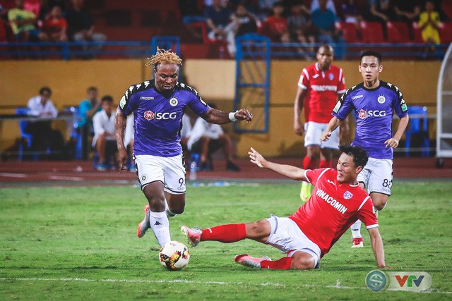 Ngược dòng thành công, CLB Hà Nội bất bại lượt đi V.League 2018 - Ảnh 12.