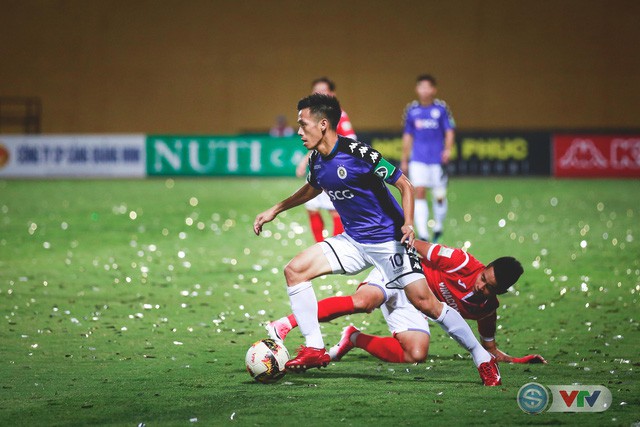 Ngược dòng thành công, CLB Hà Nội bất bại lượt đi V.League 2018 - Ảnh 13.