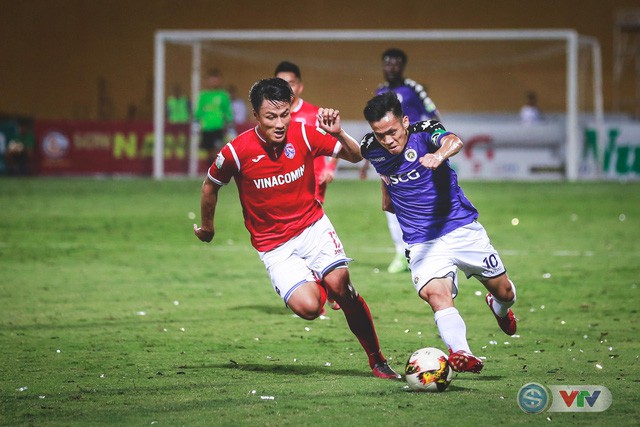 Ngược dòng thành công, CLB Hà Nội bất bại lượt đi V.League 2018 - Ảnh 16.