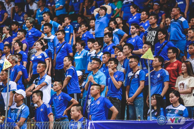 Ngược dòng thành công, CLB Hà Nội bất bại lượt đi V.League 2018 - Ảnh 20.