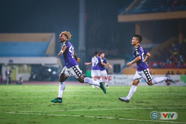 Ngược dòng thành công, CLB Hà Nội bất bại lượt đi V.League 2018 - Ảnh 10.