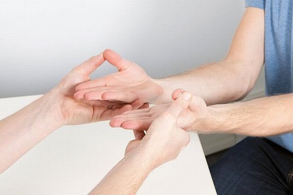 Đau đầu ngón tay: nguyên nhân, chẩn đoán và cách điều trị - Ảnh 2. Đau đầu ngón tay: nguyên nhân, chẩn đoán và cách điều trị - Ảnh 2.