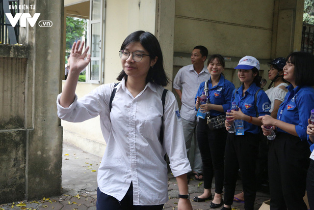 M&ocirc;n To&aacute;n Kỳ thi THPT Quốc gia 2018: Đề kh&oacute; bất ngờ, th&iacute; sinh chỉ d&aacute;m nghĩ đến 6-7 điểm - Ảnh 6.