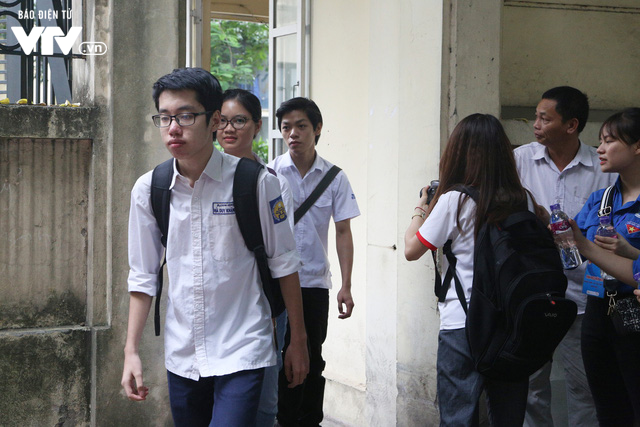 M&ocirc;n To&aacute;n Kỳ thi THPT Quốc gia 2018: Đề kh&oacute; bất ngờ, th&iacute; sinh chỉ d&aacute;m nghĩ đến 6-7 điểm - Ảnh 5.