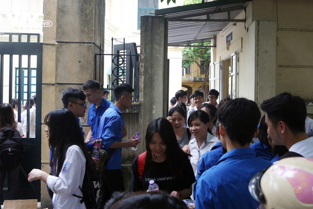 M&ocirc;n To&aacute;n Kỳ thi THPT Quốc gia 2018: Đề kh&oacute; bất ngờ, th&iacute; sinh chỉ d&aacute;m nghĩ đến 6-7 điểm - Ảnh 3.