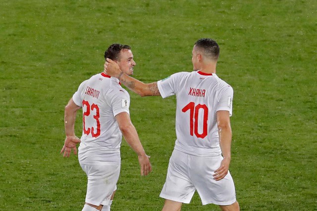 Hai cầu thủ quan trọng nhất ĐT Thụy Sĩ thoát án treo giò của FIFA - Ảnh 1.
