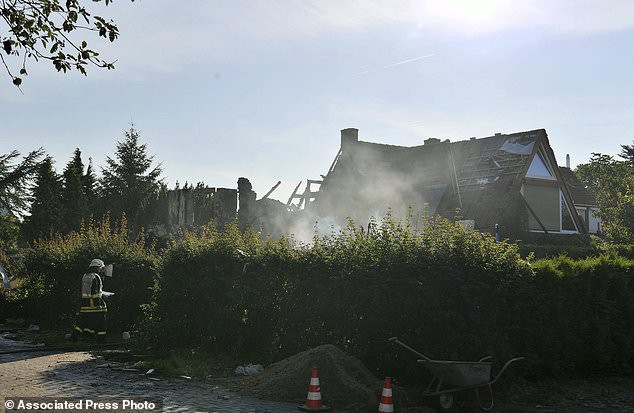 Nổ lớn tại một khu chung cư ở Đức, ít nhất 3 người thiệt mạng - Ảnh 2.