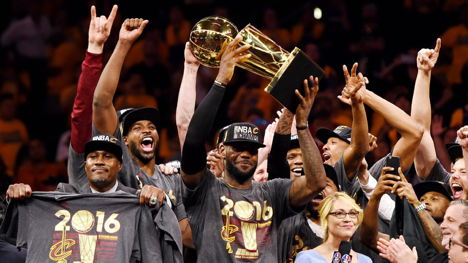 LeBron James từ chối hợp đồng năm cuối, trở thành cầu thủ tự do - Ảnh 1.