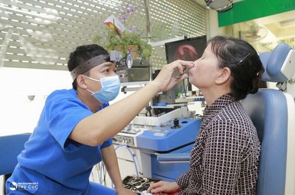 Bệnh xoang nặng thêm vì rửa mũi không đúng cách - Ảnh 1. Bệnh xoang nặng thêm vì rửa mũi không đúng cách - Ảnh 1.