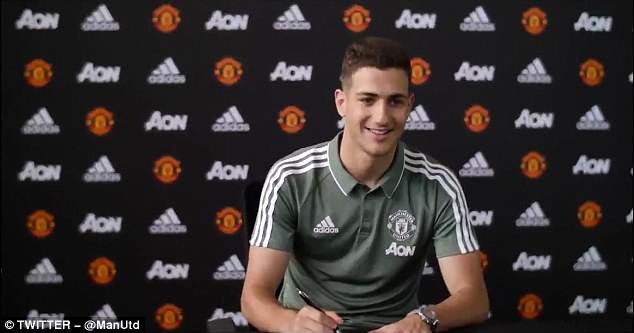 HLV Mourinho hết lời ca ngợi tân binh thứ 2 của Man Utd - Ảnh 4. HLV Mourinho hết lời ca ngợi tân binh thứ 2 của Man Utd - Ảnh 4.