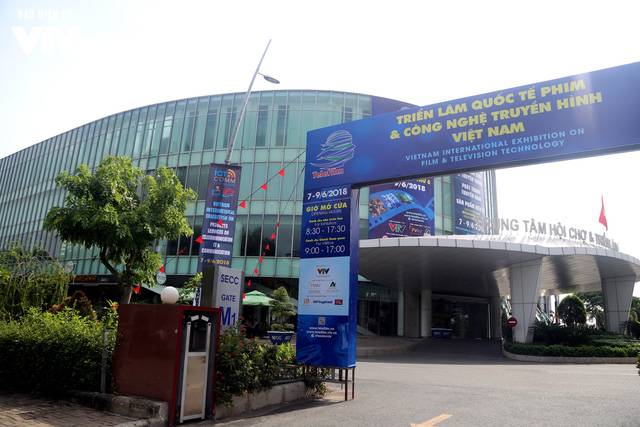 Gấp rút hoàn thiện không gian triển lãm Telefilm 2018 trước ngày khai mạc - Ảnh 1.