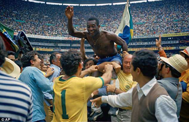 Pele, Maradona và Ronaldo trong top 10 huyền thoại World Cup - Ảnh 10.