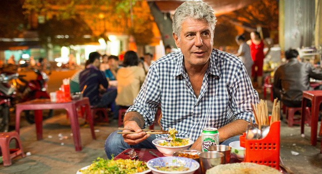 Những hình ảnh đáng nhớ về siêu đầu bếp Anthony Bourdain tại Việt Nam - Ảnh 1.