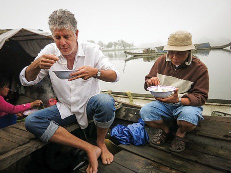 Những hình ảnh đáng nhớ về siêu đầu bếp Anthony Bourdain tại Việt Nam - Ảnh 6.