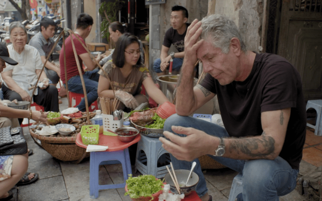 Những hình ảnh đáng nhớ về siêu đầu bếp Anthony Bourdain tại Việt Nam - Ảnh 8.