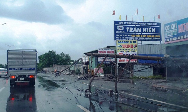 Lốc xoáy làm đổ hàng loạt trụ điện tại Bà Rịa - Vũng Tàu - Ảnh 8.