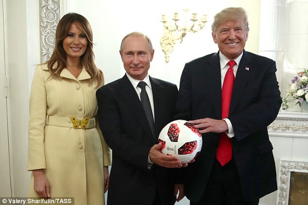 Tổng thống Putin tặng quả bóng World Cup 2018 cho ông Trump - Ảnh 5.