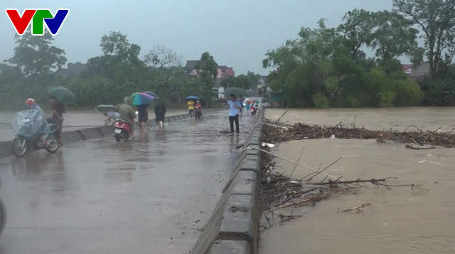 Hà Tĩnh: Nhiều nhà dân bị tốc mái, hàng ngàn héc-ta cây trồng bị ngập úng sau bão - Ảnh 4.