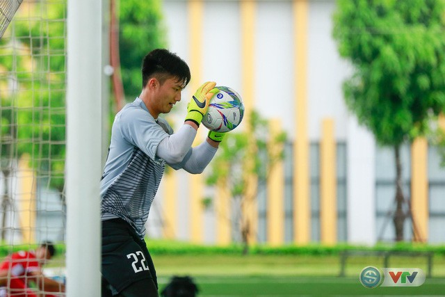 Bất chấp mưa lớn, thầy trò HLV Park Hang Seo vẫn thoái mái tập luyện - Ảnh 9.