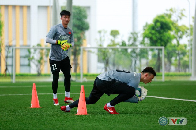 HLV Park Hang Seo: Văn Lâm là thủ môn tốt nhất V.League, Bùi Tiến Dũng phong độ chưa cao - Ảnh 1.