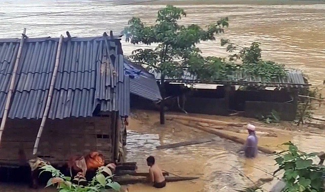 Bài học rút ra từ công tác ứng phó, khắc phục hậu quả đợt lũ quét và sạt lở đất ở các tỉnh miền núi phía Bắc - Ảnh 1.