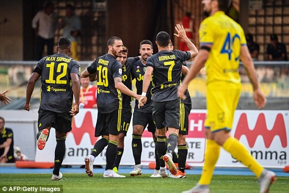 Chievo 2-3 Juventus: Ronaldo không ghi được bàn, Bà đầm già thắng nghẹt thở - Ảnh 2.