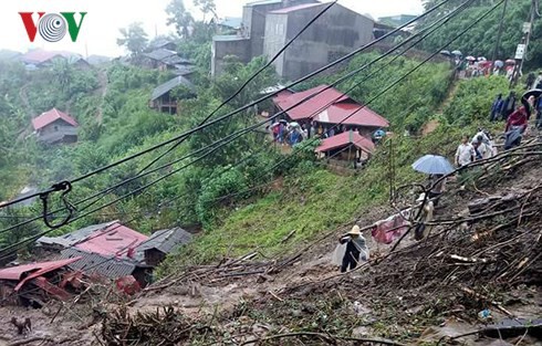 Lai Châu sạt lở núi, 1 người chết và 4 người bị thương nặng - Ảnh 1.