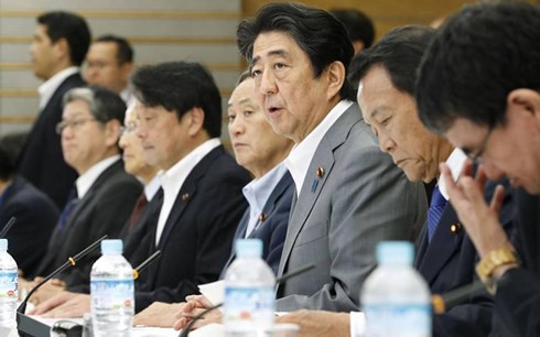 Thủ tướng Nhật Bản Shinzo Abe kêu gọi tăng cường năng lực quốc phòng - Ảnh 1.