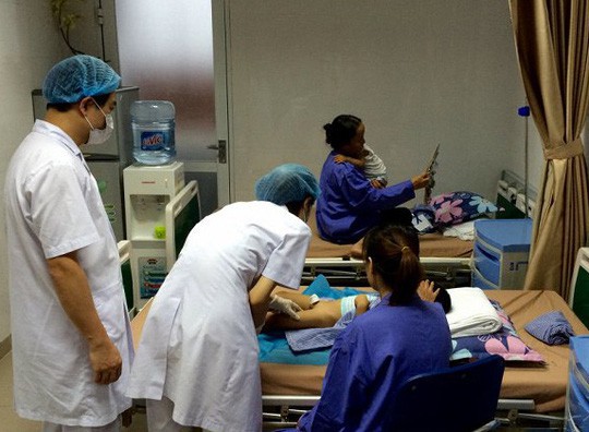 Hoàn tất cáo trạng truy tố nữ y sĩ chữa bệnh làm 103 trẻ bị sùi mào gà - Ảnh 1. Hoàn tất cáo trạng truy tố nữ y sĩ chữa bệnh làm 103 trẻ bị sùi mào gà - Ảnh 1.
