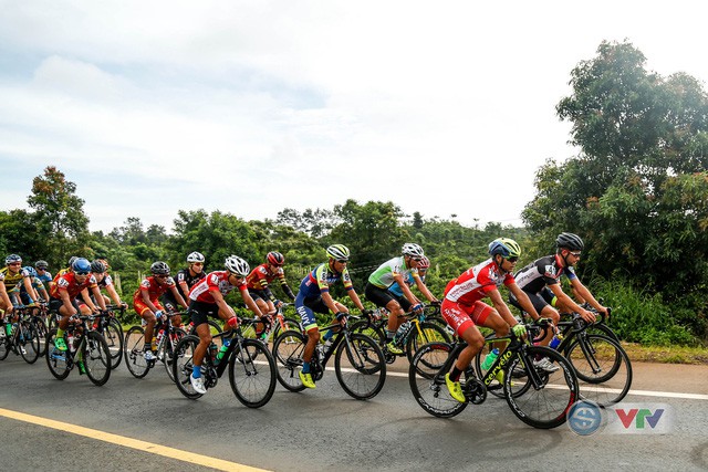 Tổng hợp chặng 13 giải xe đạp quốc tế VTV Cup Tôn Hoa Sen 2018: Im Jaeyeon nhất chặng, cầm chắc áo xanh - Ảnh 1.