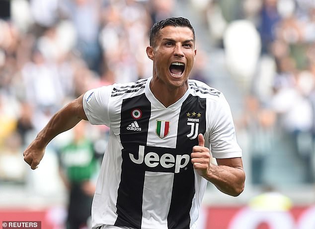 Ronaldo bật khóc sau bàn đầu tiên cho Juventus ở Serie A - Ảnh 1.