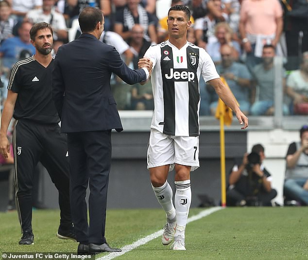 Ronaldo bật khóc sau bàn đầu tiên cho Juventus ở Serie A - Ảnh 7.