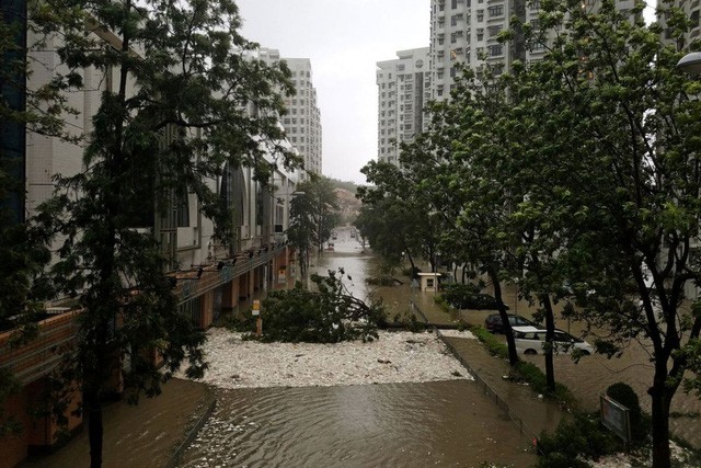 Mưa lớn do bão Mangkhut tiếp tục đe dọa các tỉnh miền Nam Trung Quốc - Ảnh 2.