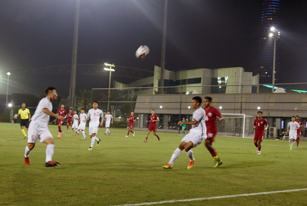 U19 Việt Nam thất bại 1-4 trước chủ nhà U19 Qatar ở trận đầu tiên Cúp Tứ Hùng - Ảnh 1.